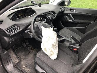 Peugeot 308 1.2 picture 9