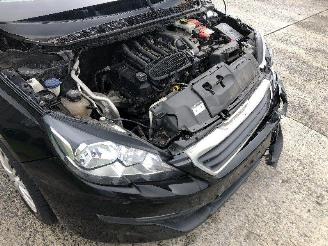 Peugeot 308 1.2 picture 17
