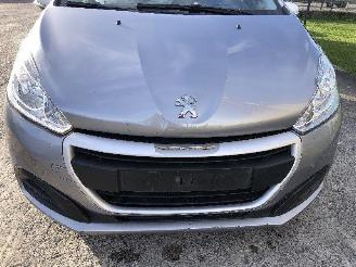 Peugeot 208 1.2 picture 18