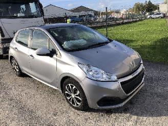 Peugeot 208 1.2 picture 2