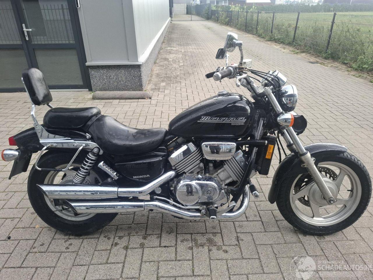 Honda VF 750 custom magna