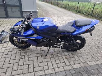 Yamaha YZF -R1  picture 3