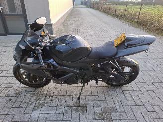 Suzuki GSX-R750  picture 9