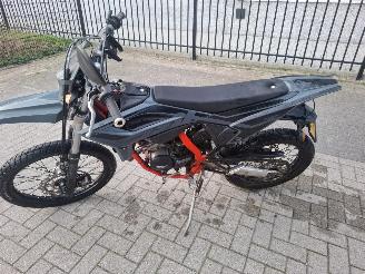 Vaurioauto  scooters Beta  rr 50 enduro sport 2025/1