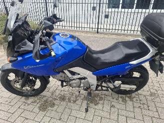 Vaurioauto  motor cycles Suzuki DL 650 v-strom 2003/1