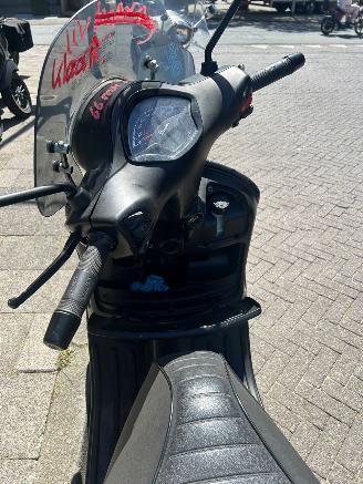 Vespa  gts 300 notte picture 11