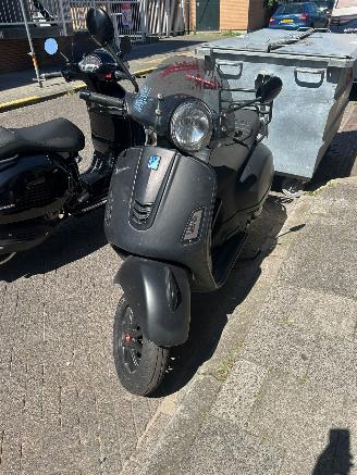 Vespa  gts 300 notte picture 6