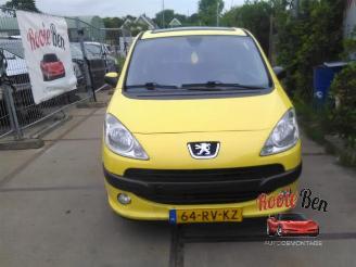 Peugeot 1007 1007 (KM), Hatchback 3-drs, 2004 / 2011 1.4 HDI picture 1