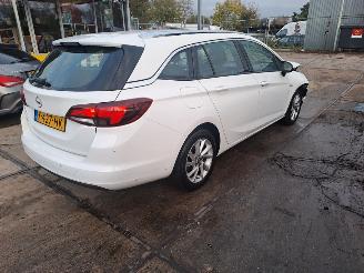 Opel Astra SPORTS TOURER+ picture 4