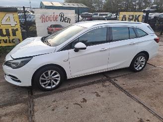 Opel Astra SPORTS TOURER+ picture 2