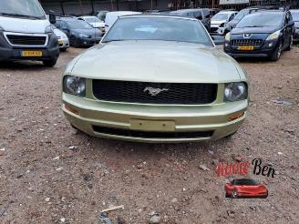 demontáž osobní automobily Ford USA Mustang Mustang V Convertible, Cabrio, 2005 / 2015 4.0 V6 2006/8