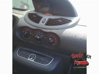 Renault Twingo Twingo II (CN), Hatchback 3-drs, 2007 / 2014 1.2 16V picture 12