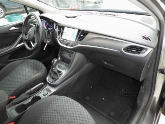 Opel Astra 1.6 D SP TOURER picture 12