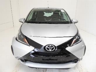 Toyota Aygo 1.0 X-CLUSIV picture 2