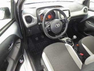 Toyota Aygo 1.0 X-CLUSIV picture 13