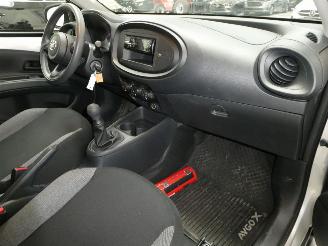 Toyota Aygo 1.0 X picture 12
