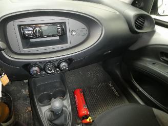 Toyota Aygo 1.0 X picture 16