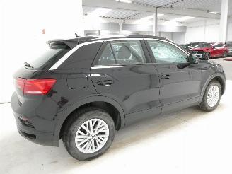 Volkswagen T-Roc  picture 7