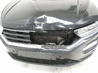 Volkswagen T-Roc  picture 3