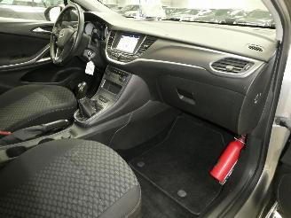 Opel Astra 1.2 picture 9