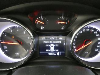 Opel Astra 1.2 picture 11