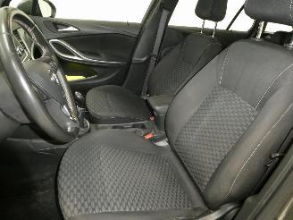 Opel Astra 1.2 picture 13
