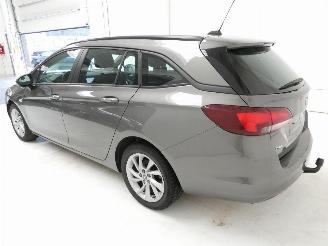Opel Astra 1.2 picture 5