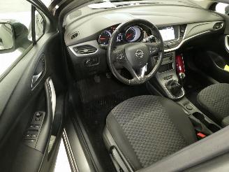 Opel Astra 1.2 picture 12
