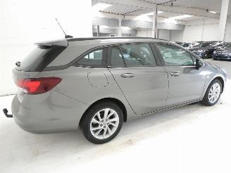 Opel Astra 1.2 picture 7