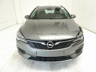 Opel Astra 1.2 picture 2