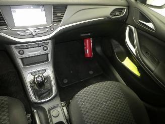 Opel Astra 1.2 picture 10