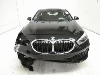BMW 1-serie 1.5I picture 2