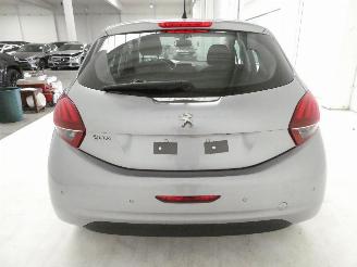 Peugeot 208 SIGNATURE picture 5