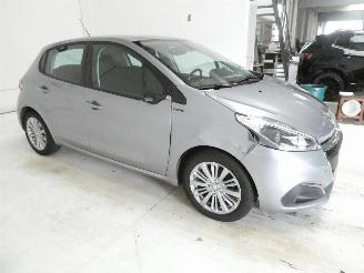 Peugeot 208 SIGNATURE picture 17