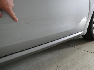 Peugeot 208 SIGNATURE picture 12