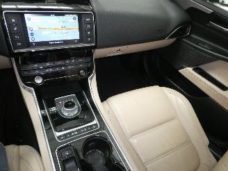 Jaguar XE 2.0D picture 10