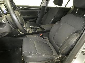 Renault Mégane IV GRANDTOUR picture 17