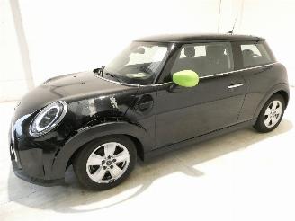 Mini Cooper 1.5 picture 3