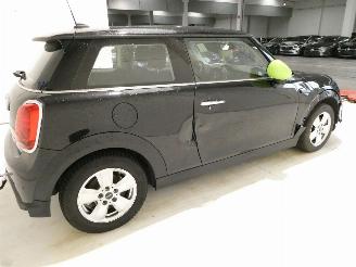 Mini Cooper 1.5 picture 7