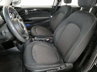 Mini Cooper 1.5 picture 18