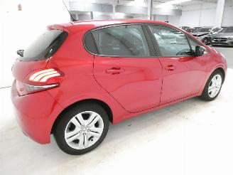 Peugeot 208 SIGNATURE picture 11