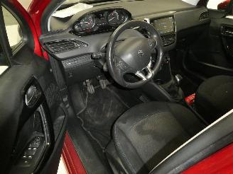 Peugeot 208 SIGNATURE picture 16