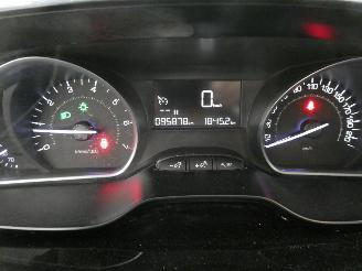Peugeot 208 SIGNATURE picture 15