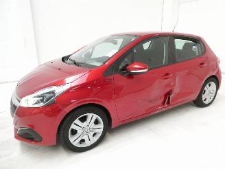Peugeot 208 SIGNATURE picture 3