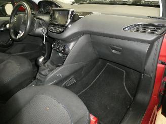 Peugeot 208 SIGNATURE picture 13