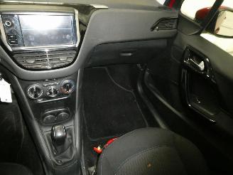 Peugeot 208 SIGNATURE picture 14