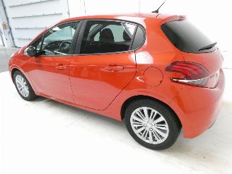 Peugeot 208 SIGNATURE picture 4