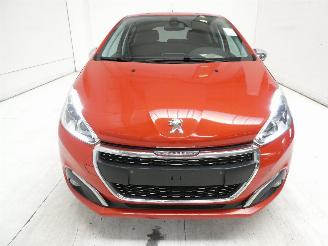 Peugeot 208 SIGNATURE picture 2