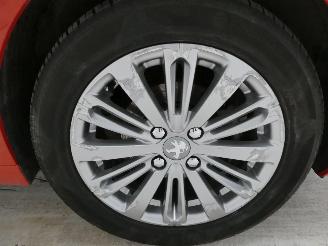 Peugeot 208 SIGNATURE picture 9