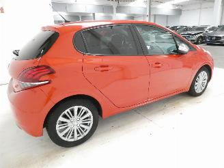 Peugeot 208 SIGNATURE picture 7